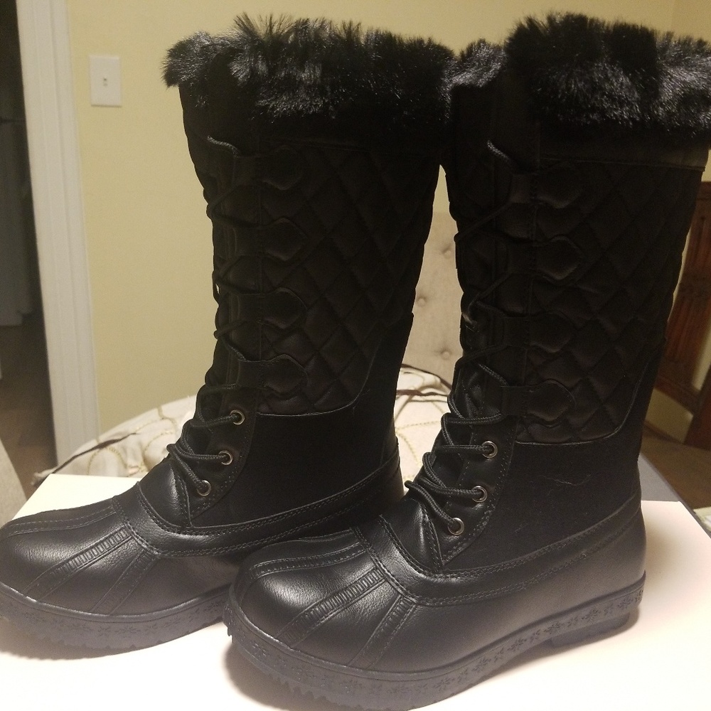 New in box - Black Lace-up Winter Boots
